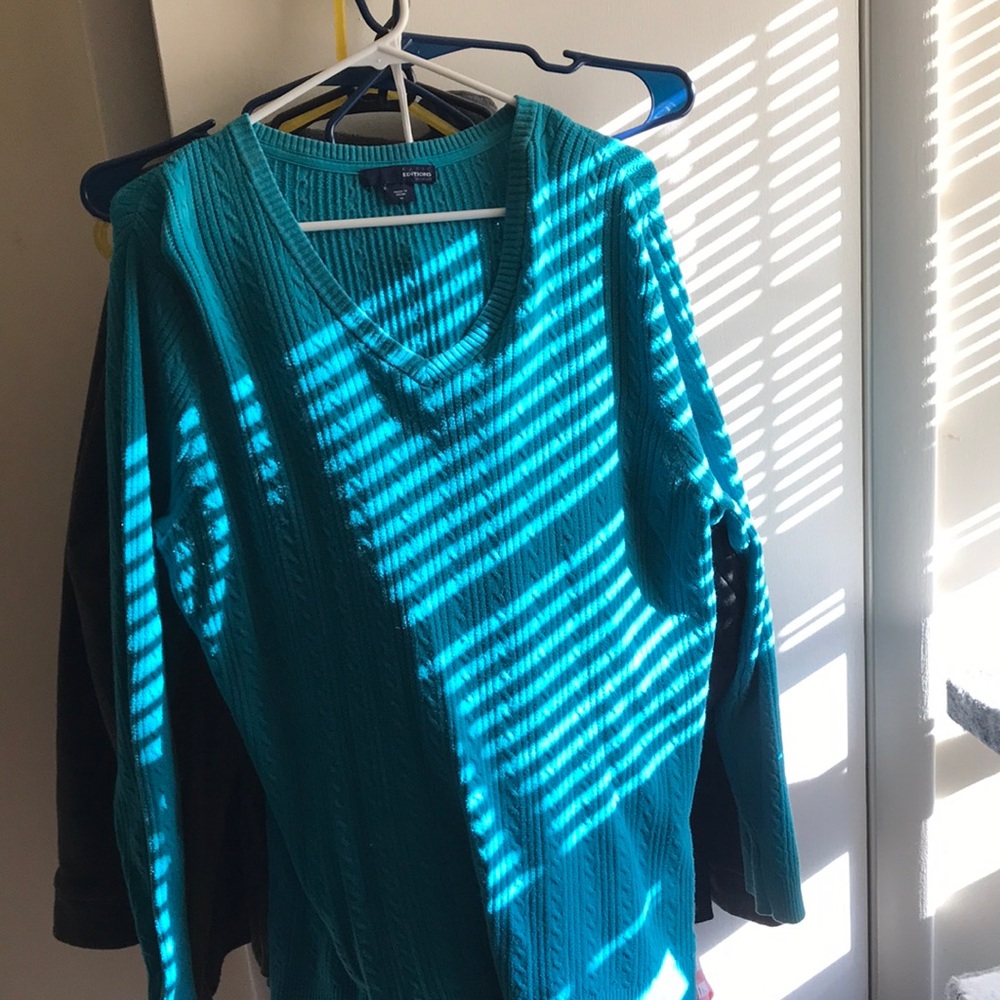 Turquoise color vneck sweater decent condition